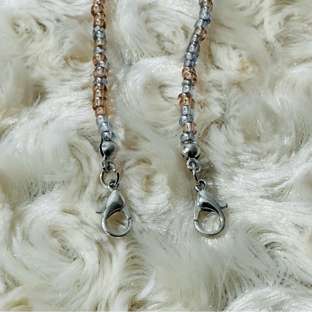 SALE🔥4/$25 Gorgeous 20” long stylish beaded chain eyeglass holder